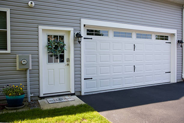 24/7 Emergency Garage Door Panel Replacement experts in Scott County County, TN